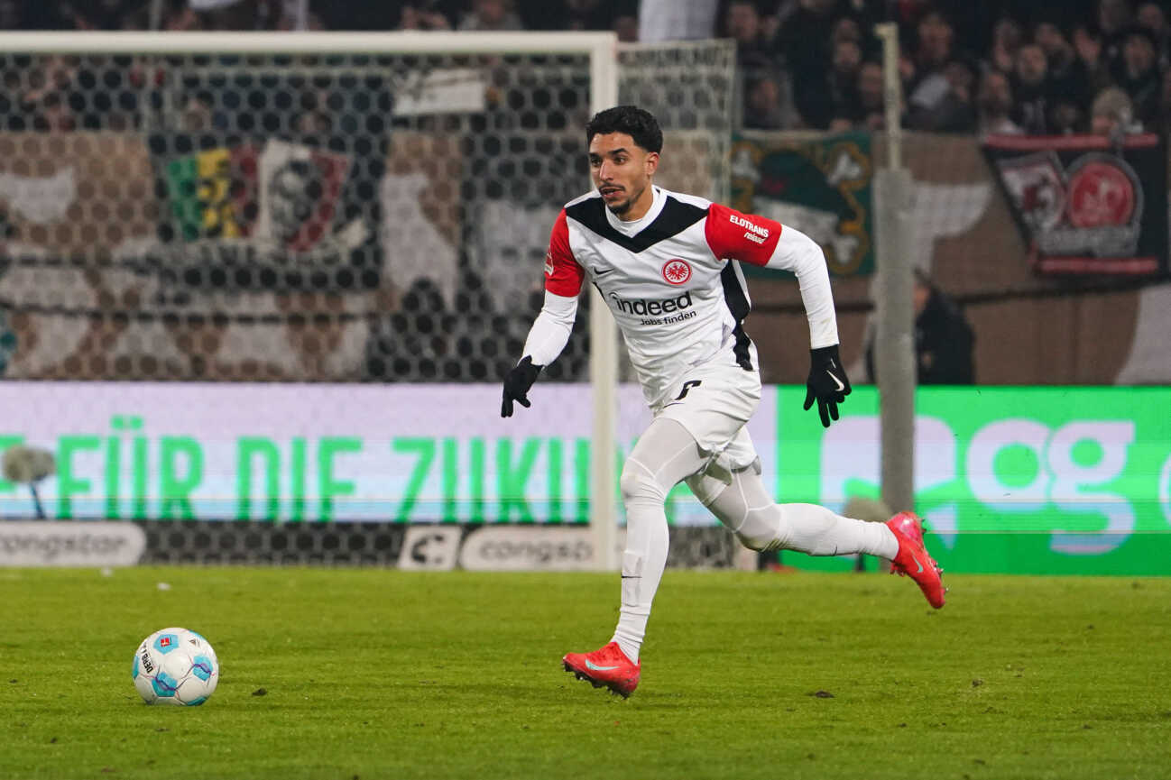 omar-marmoush-eintracht-frankfurt-07-1057446894 Omar Marmoush (Eintracht Frankfurt, 07) am Ball, GER, FC St. Pauli vs. Eintracht Frankfurt, Fußball, Bundesliga, Spieltag 16, Saison 2024 2025, 11.01.2025 DFL REGULATIONS PROHIBIT ANY USE OF PHOTOGRAPHS AS IMAGE SEQUENCES AND OR QUASI-VIDEO GER, FC St. Pauli vs. Eintracht Frankfurt, Fußball, Bundesliga, Spieltag 16, Saison 2024 2025, 11.01.2025 Hamburg *** Omar Marmoush Eintracht Frankfurt, 07 on the ball, GER, FC St Pauli vs Eintracht Frankfurt, Football, Bundesliga, Matchday 16, Season 2024 2025, 11 01 2025 DFL REGULATES PROHIBIT ANY USE OF PHOTOGRAPHS AS IMAGE SEQUENCES AND OR QUASI VIDEO GER, FC St Pauli vs Eintracht Frankfurt, Football, Bundesliga, Matchday 16, Season 2024 2025, 11 01 2025 Hamburg Copyright: xEibner-Pressefoto MaxxVincenx EP_MVN