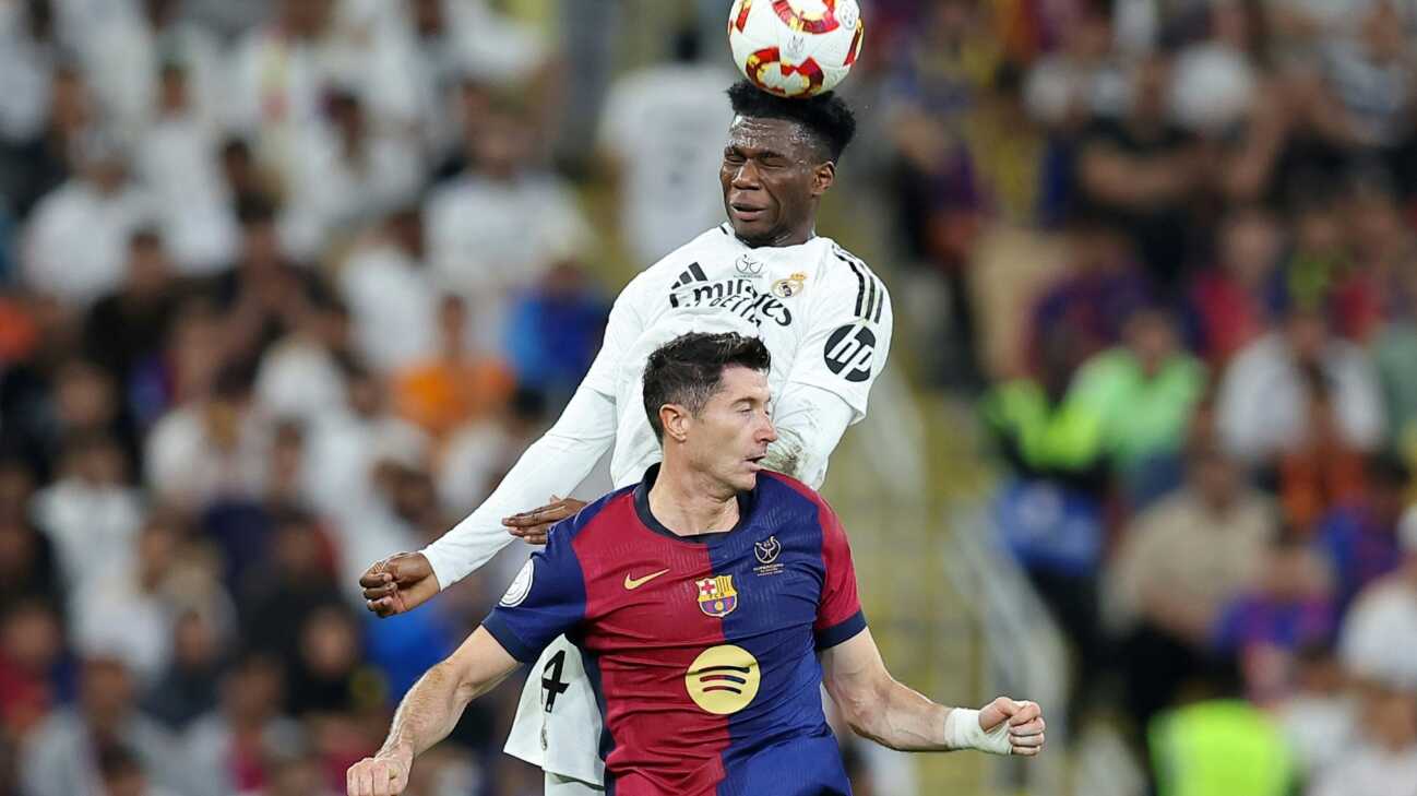 Erster Titel für Flick: Barca düpiert Real erneut Erster Titel für Flick: Barca düpiert Real erneut