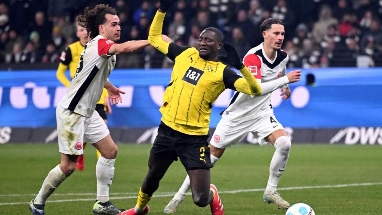 Schlager verteidigt Entscheidungen gegen Elfmeter für BVB Schlager verteidigt Entscheidungen gegen Elfmeter für BVB