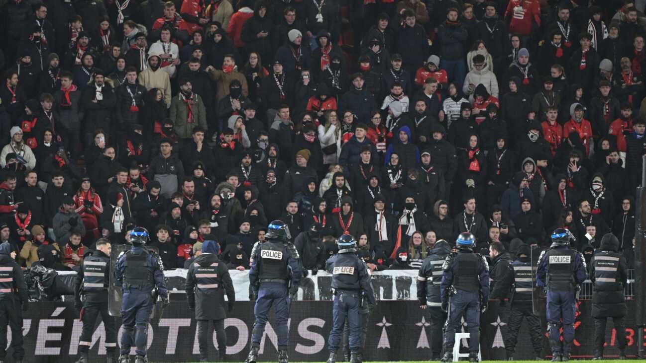 PSG-Hooligans vor Stuttgart-Spiel festgenommen PSG-Hooligans vor Stuttgart-Spiel festgenommen