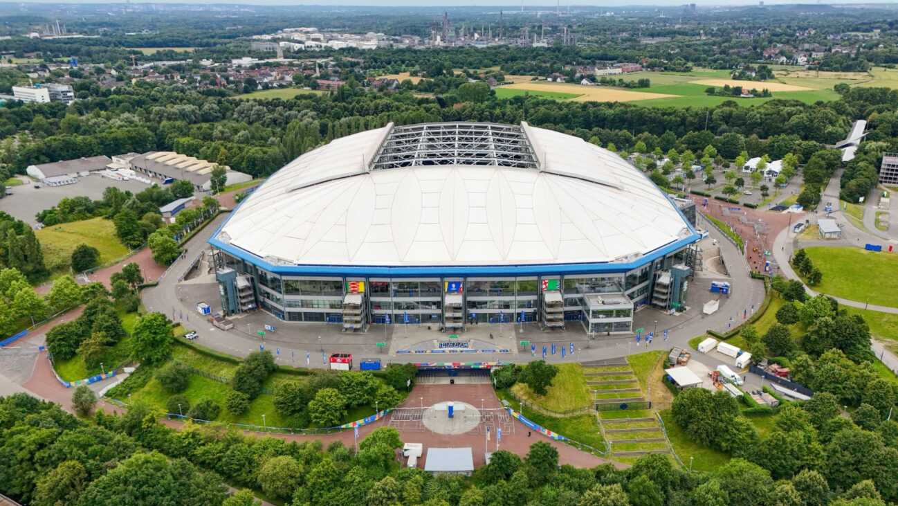 Schalke hat mit Verkauf der Stadionanteile begonnen Schalke hat mit Verkauf der Stadionanteile begonnen