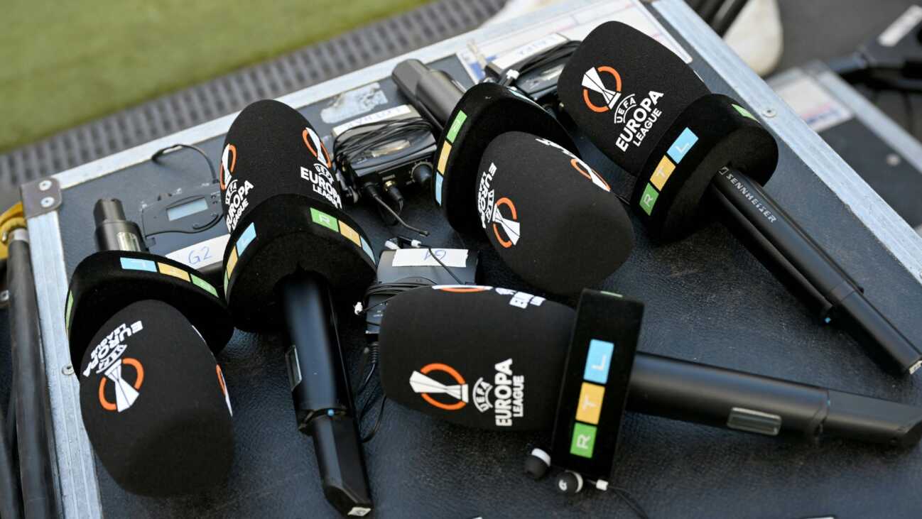 Skurrile Konferenz: RTL mixt Europa League und Dschungelcamp Skurrile Konferenz: RTL mixt Europa League und Dschungelcamp