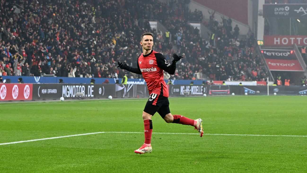 Traumhafter Grimaldo-Freistoß: Bayer besteht gegen Mainz Traumhafter Grimaldo-Freistoß: Bayer besteht gegen Mainz