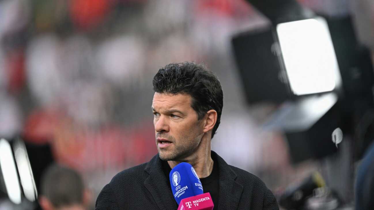 Ballack über Wirtz: Leverkusen "perfektes Umfeld" Ballack über Wirtz: Leverkusen "perfektes Umfeld"