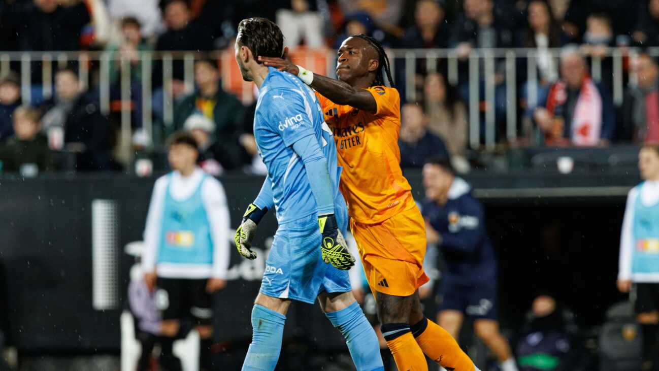 Vinicius Junior nach Platzverweis: "Sorry und danke" Vinicius Junior nach Platzverweis: "Sorry und danke"