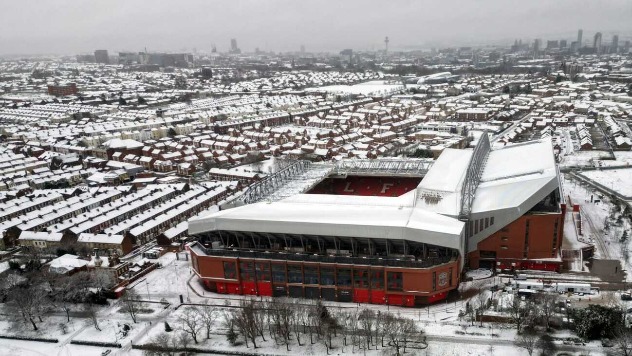 "Seien Sie vorsichtig": Liverpool spielt trotz Wintereinbruch "Seien Sie vorsichtig": Liverpool spielt trotz Wintereinbruch