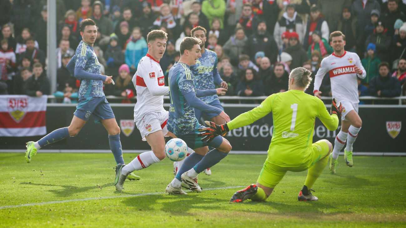 VfB startet mit Unentschieden gegen Ajax ins neue Jahr VfB startet mit Unentschieden gegen Ajax ins neue Jahr