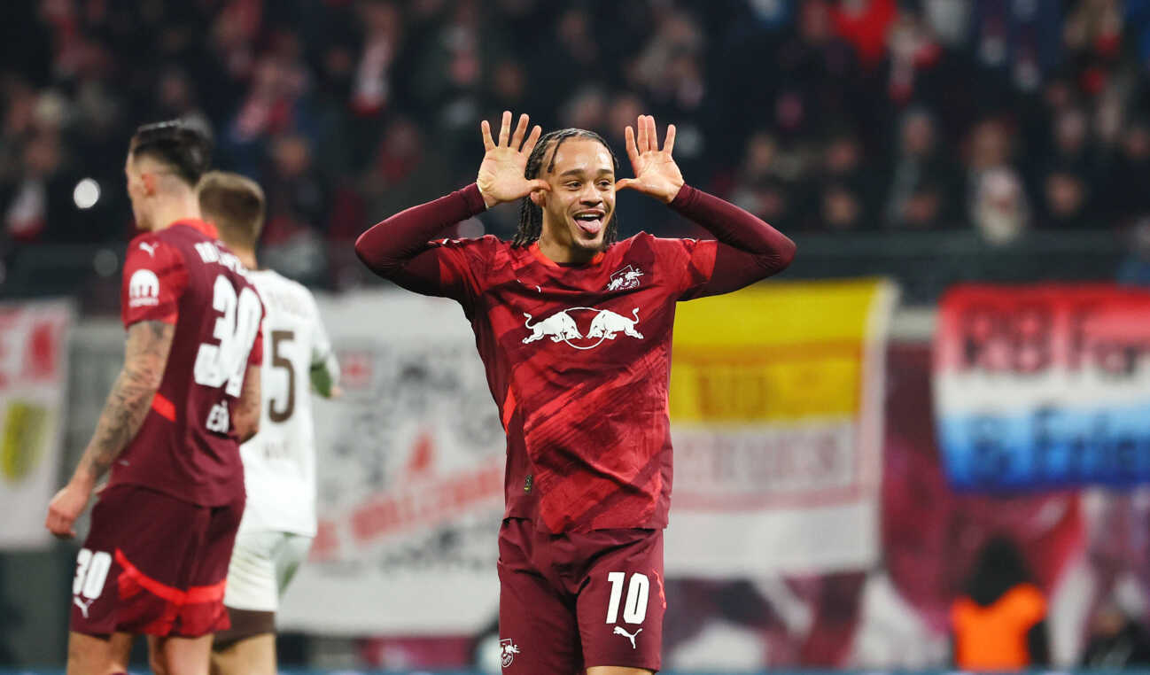 rb-leipzig-st-pauli-1058690229 RB Leipzig - St. Pauli Hamburg Bundesliga Leipzig, 09.02.2025, Red Bull Arena, Fußball Bundesliga, Spieltag 21 , RB LEIPZIG vs. FC ST. PAULI HAMBURG , Tor für RB Leipzig zum 2:0, Im Bild: Torschütze Xavi Simons (10, RB Leipzig), Torjubel , *** RB Leipzig St Pauli Hamburg Bundesliga Leipzig, 09 02 2025, Red Bull Arena, Soccer Bundesliga, Matchday 21 , RB LEIPZIG vs FC ST PAULI HAMBURG , Goal for RB Leipzig to 2 0, In the picture scorer Xavi Simons 10, RB Leipzig , Goal celebration , Picture Point