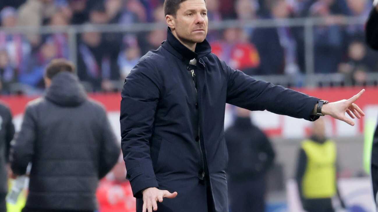 Alonso nach Bundesliga-Rekord: "Wollen jetzt nicht stoppen" Alonso nach Bundesliga-Rekord: "Wollen jetzt nicht stoppen"