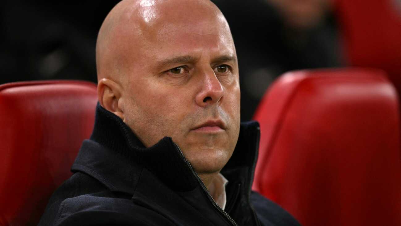 Nach Pokal-Blamage: Slot fordert Reaktion im Derby Nach Pokal-Blamage: Slot fordert Reaktion im Derby