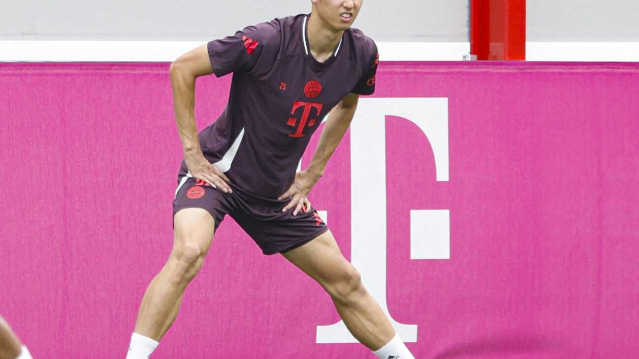 Nach Mittelfußbruch: Ito wieder im Bayern-Training Nach Mittelfußbruch: Ito wieder im Bayern-Training