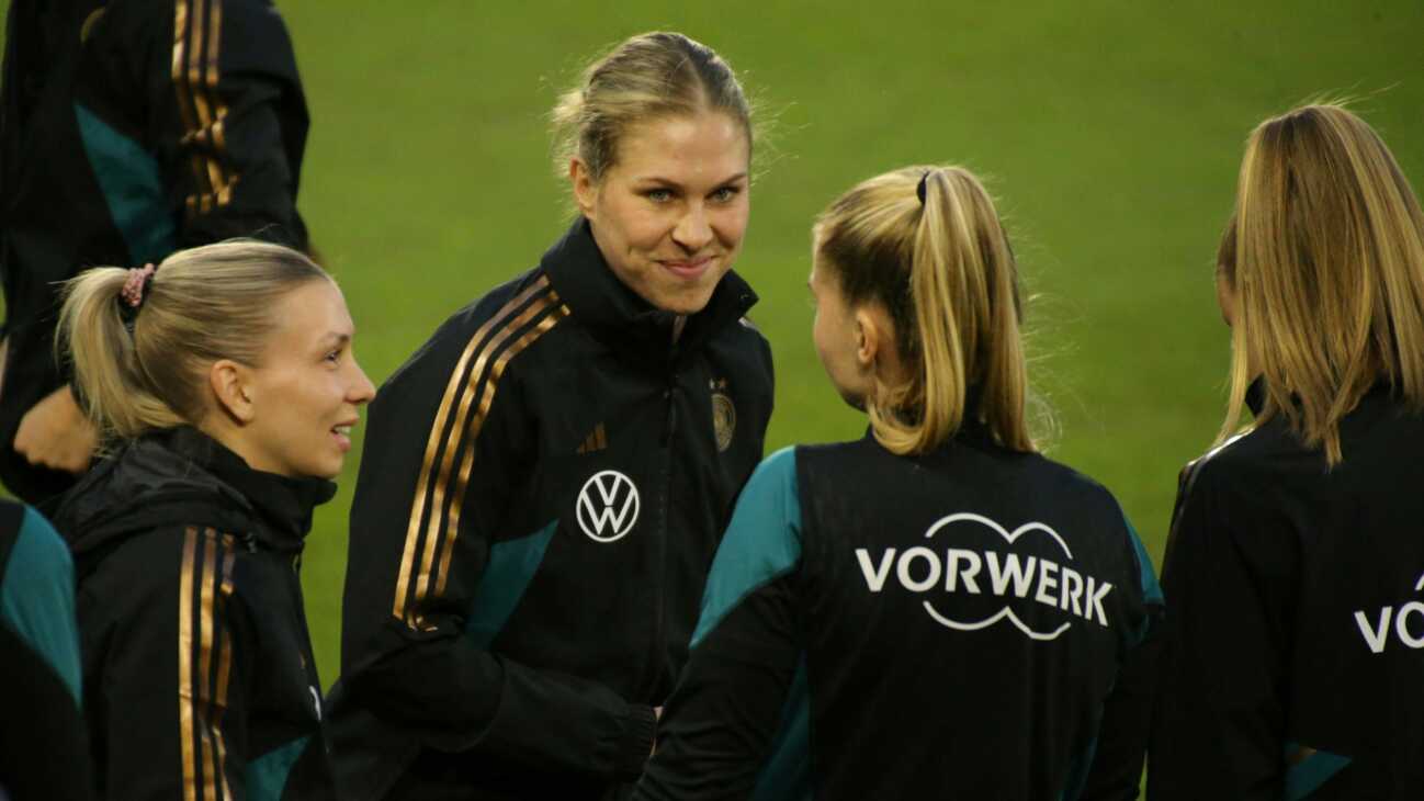DFB-Frauen: Debütantin Knaak in der Startelf DFB-Frauen: Debütantin Knaak in der Startelf