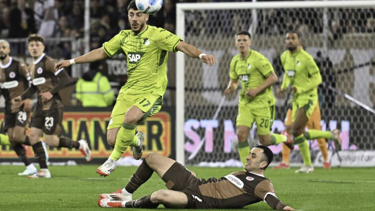 Befreiungsschlag im Keller: St. Pauli bezwingt Hoffenheim Befreiungsschlag im Keller: St. Pauli bezwingt Hoffenheim