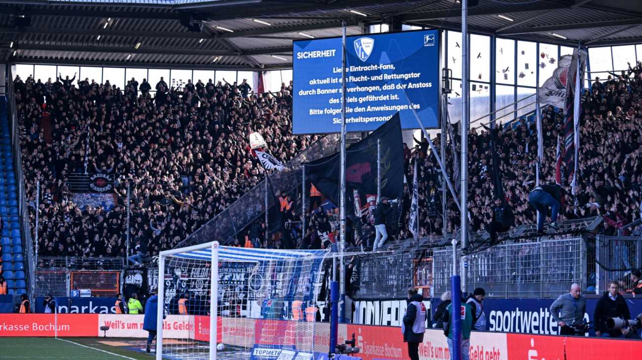 Anstoß in Bochum nach 50 Minuten Verspätung Anstoß in Bochum nach 50 Minuten Verspätung