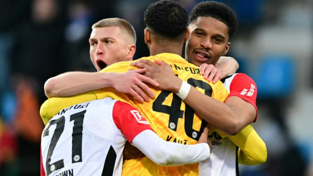Frankfurts Santos: "Gesunder Wettbewerb" mit Trapp Frankfurts Santos: "Gesunder Wettbewerb" mit Trapp