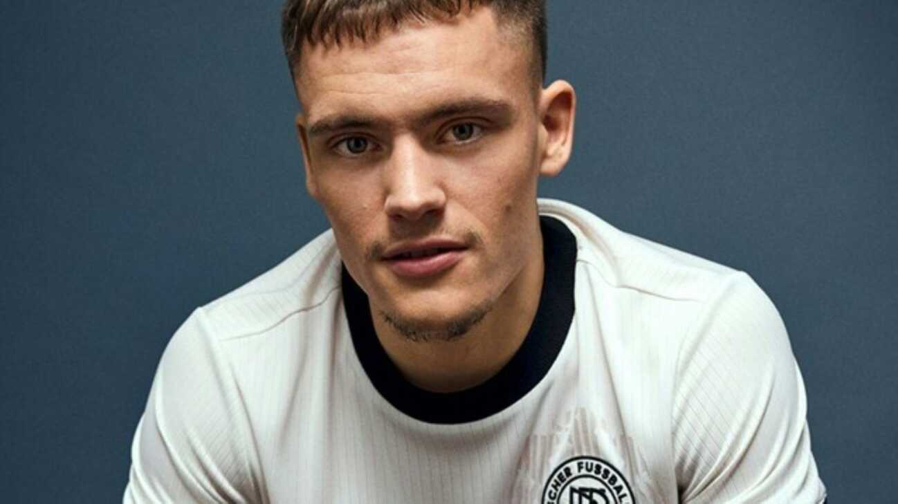 DFB-Team spielt im Jubiläumstrikot DFB-Team spielt im Jubiläumstrikot