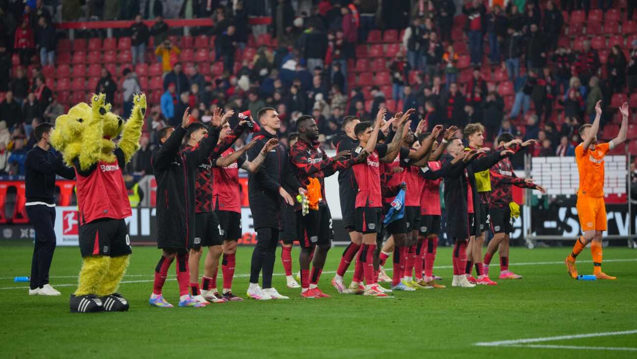 "Schlafen auf jeden Fall gut": Bayer bleibt an München dran "Schlafen auf jeden Fall gut": Bayer bleibt an München dran