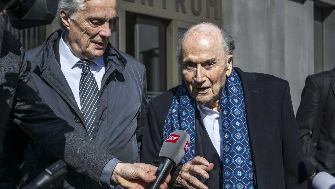 Verteidiger fordern Freispruch für Blatter und Platini Verteidiger fordern Freispruch für Blatter und Platini
