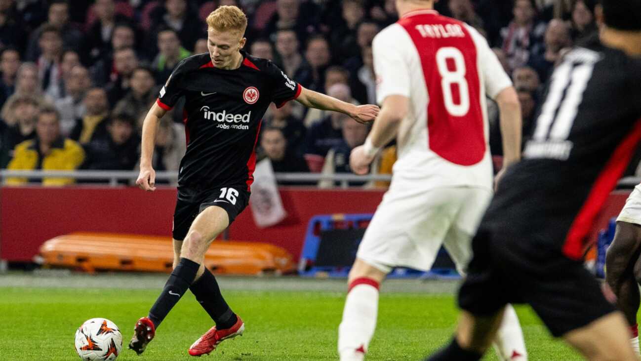 "Sehr gut und erwachsen": Mutige Frankfurter besiegen Ajax "Sehr gut und erwachsen": Mutige Frankfurter besiegen Ajax