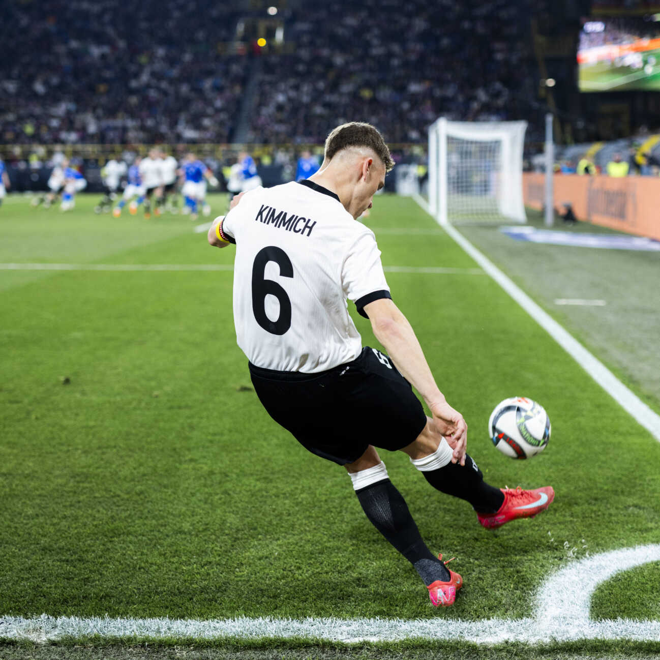 signal-iduna-park-dortmund-23032025-joshua-kimmich-1060222464 Signal-Iduna-Park, Dortmund, 23.03.2025: Joshua Kimmich of Germany shots a corner kick during the UEFA Nations League Quarterfinal Match Germany v Italia. *** Signal Iduna Park, Dortmund, 23 03 2025 Joshua Kimmich of Germany shots a corner kick during the UEFA Nations League Quarterfinal Match Germany v Italia