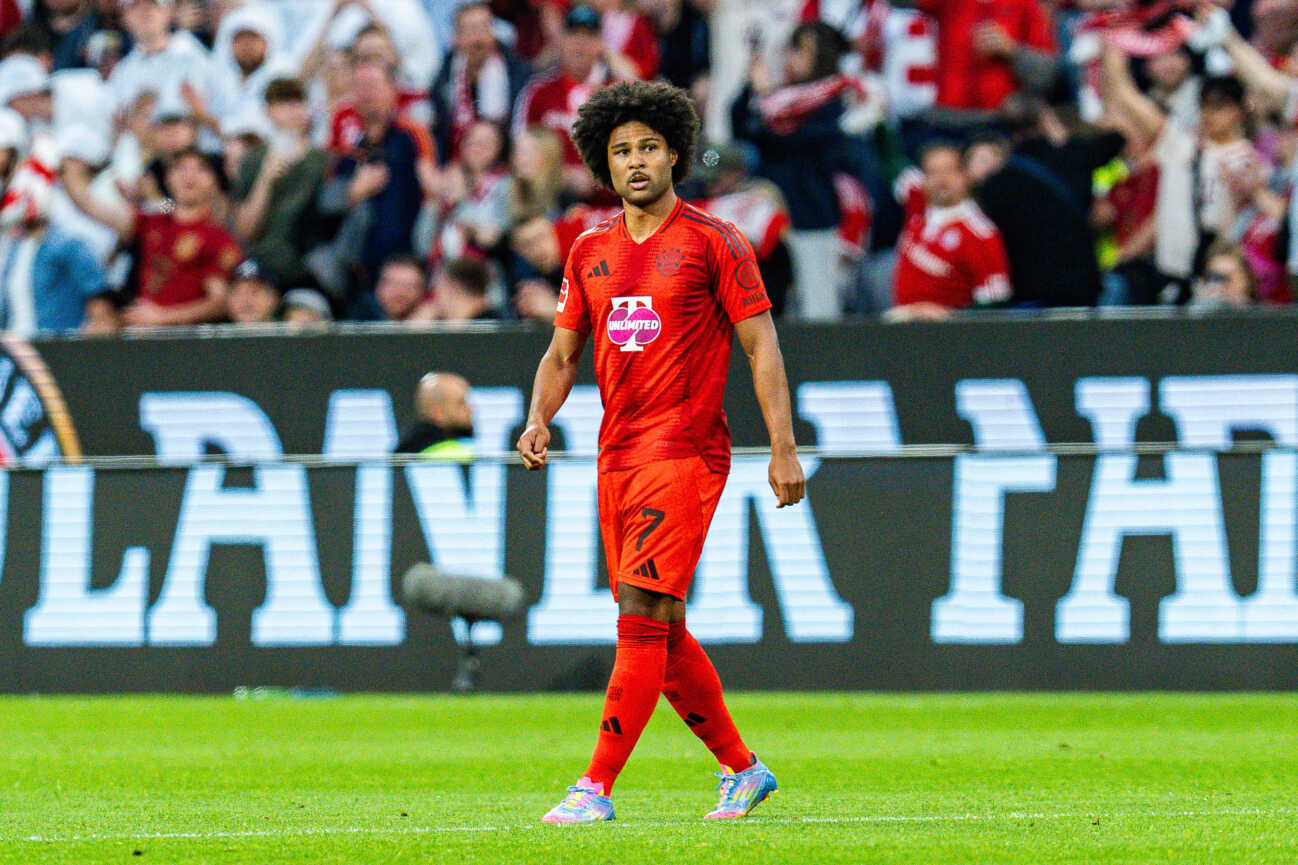 12042025-fc-bayern-mnchen-vs-1060887400 12.04.2025, FC Bayern München vs. Borussia Dortmund, 1. Bundesliga, 29. Spieltag Tor zum 2:1 durch Serge Gnabry (FC Bayern Muenchen, 7) Wichtiger Hinweis: Gemaess den Vorgaben der DFL Deutsche Fussball Liga bzw. des DFB Deutscher Fussball-Bund ist es untersagt, in dem Stadion und oder vom Spiel angefertigte Fotoaufnahmen in Form von Sequenzbildern und oder videoaehnlichen Fotostrecken zu verwerten *** 12 04 2025, FC Bayern München vs Borussia Dortmund, 1 Bundesliga, Matchday 29 Goal for 2 1 by Serge Gnabry FC Bayern Muenchen, 7 Important note According to the regulations of the DFL German Football League or the DFB German Football Association, it is prohibited to use photographs taken in the stadium and or of the match in the form of sequential images and or video-like photo series Copyright: xBahhoxKarax