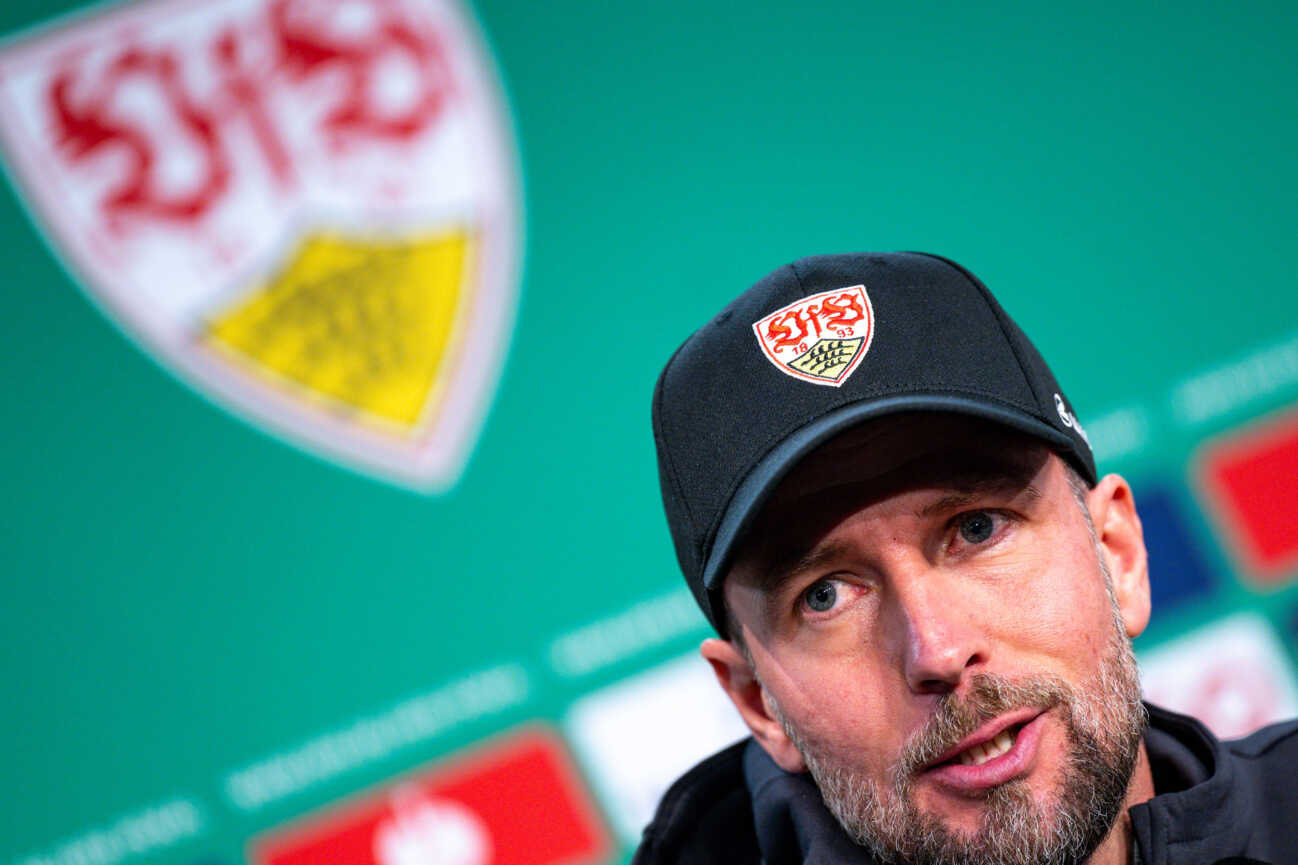 GER, MD-1, Pressekonferenz, 82. DFB Pokalfinale, Fussball, Spielzeit 2024/2025, 23.05.2024. Sebastian Hoeness VfB Stuttgart, Trainer, Cheftrainer, GER, MD-1, Pressekonferenz, 82. DFB Pokalfinale, Fussball, Spielzeit 2024/2025, 23.05.2024. DFB REGULATIONS PROHIBIT ANY USE OF PHOTOGRAPHS AS IMAGE SEQUENCES AND/OR QUASI-VIDEO GER, MD-1, Pressekonferenz, 82. DFB Pokalfinale, Fussball, Spielzeit 2024/2025, 23.05.2024. Berlin *** Sebastian Hoeness VfB Stuttgart, Coach, Head Coach , GER, MD 1, Press Conference, 82 DFB Cup Final, Football, Season 2024 2025, 23 05 2024 DFB REGULATIONS PROHIBIT ANY USE OF PHOTOGRAPHS AS IMAGE SEQUENCES AND OR QUASI VIDEO GER, MD 1, Press Conference, 82 DFB Cup Final, Football, Season 2024 2025, 23 05 2024 Berlin Copyright: xEibner-Pressefoto/FlorianxWiegandx EP_FWD
