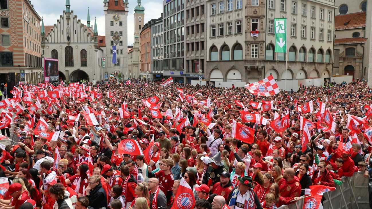 Rund 15.500 Fans feiern Meister-Bayern