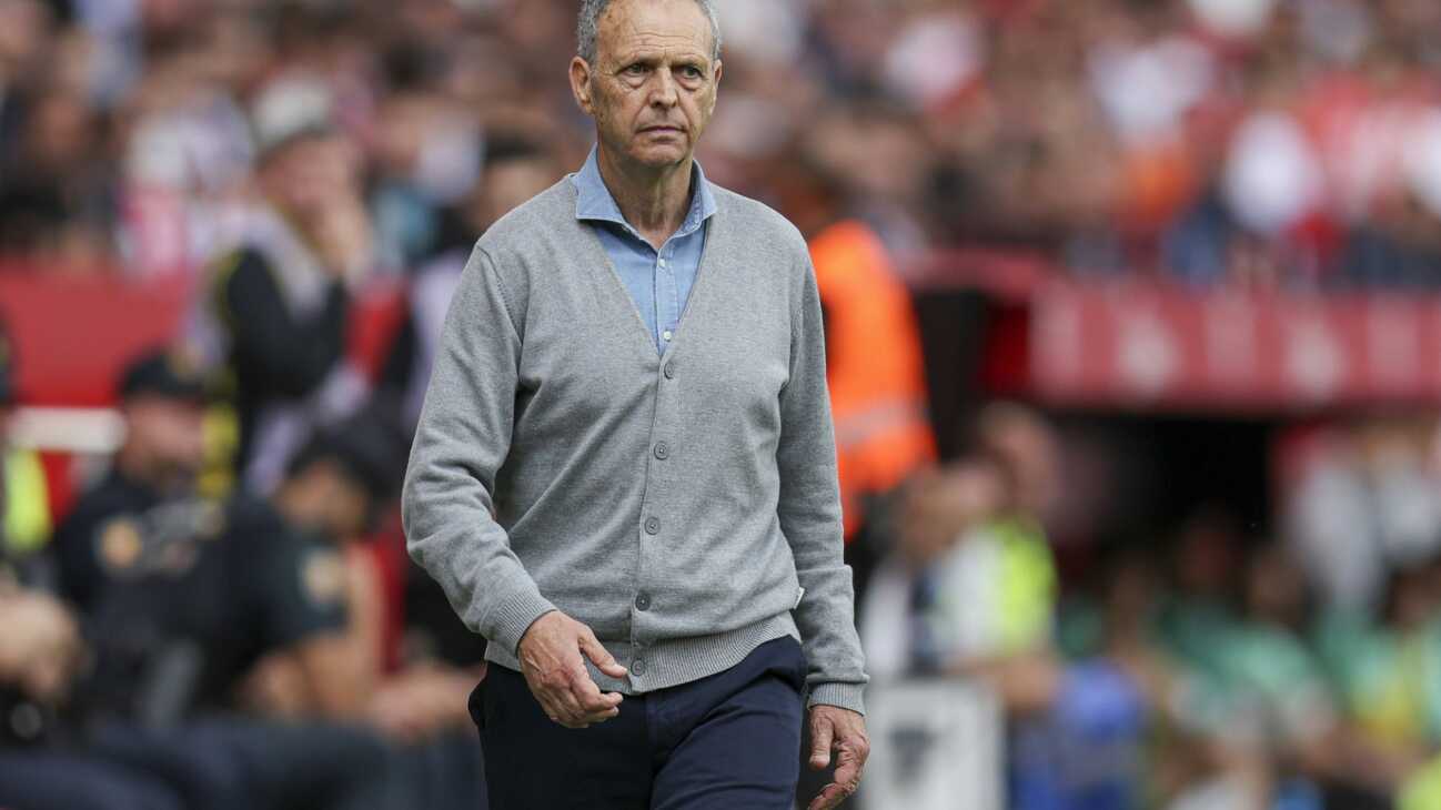 Fans wütend: Sevilla-Profis übernachten im Trainingszentrum Fans wütend: Sevilla-Profis übernachten im Trainingszentrum