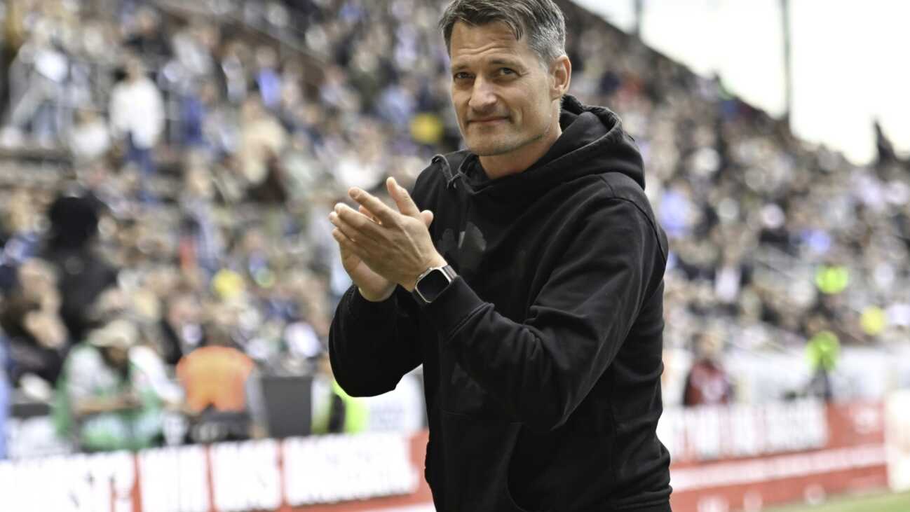 St. Pauli: Trainer Blessin lässt Zukunft offen