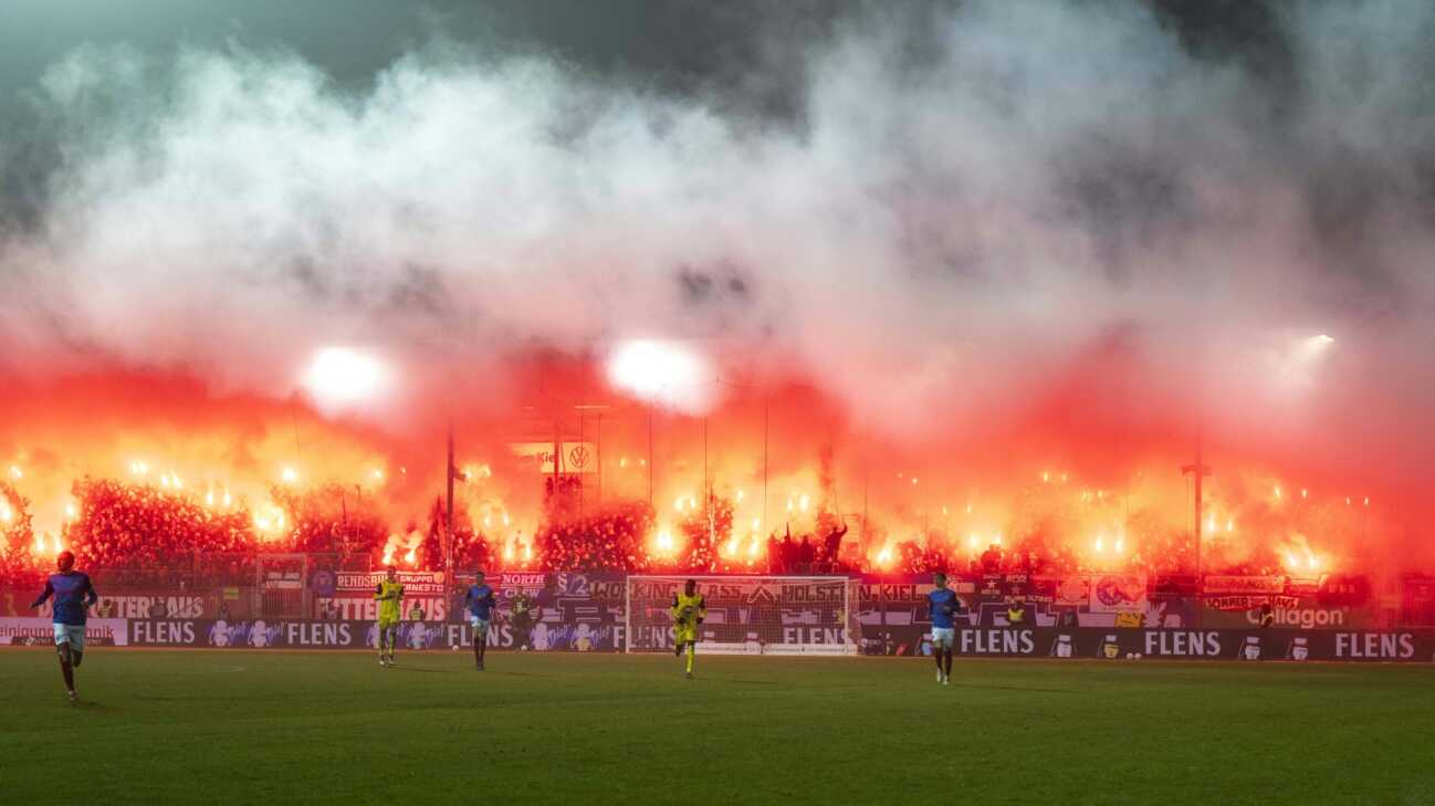 Pyrotechnik: Hohe Geldstrafe für Kiel Pyrotechnik: Hohe Geldstrafe für Kiel