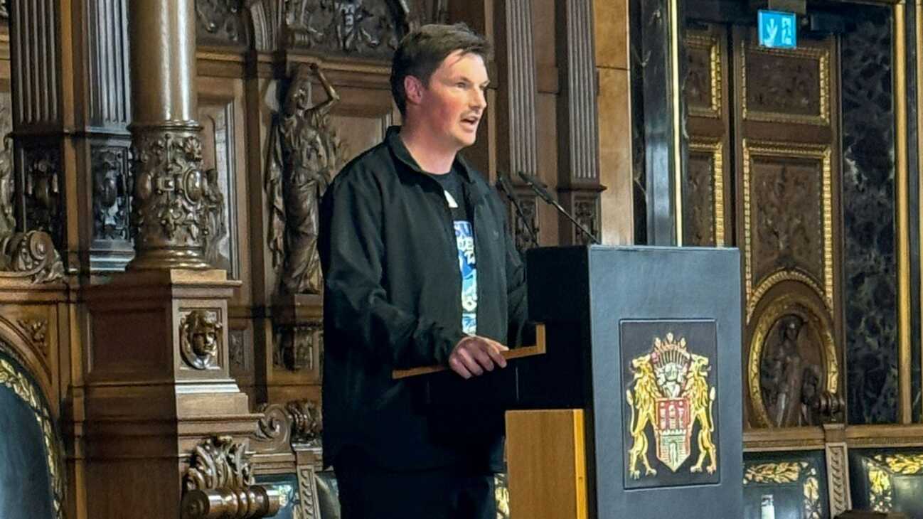 Hamburg feiert seine Helden: HSV lässt es im Rathaus krachen Hamburg feiert seine Helden: HSV lässt es im Rathaus krachen