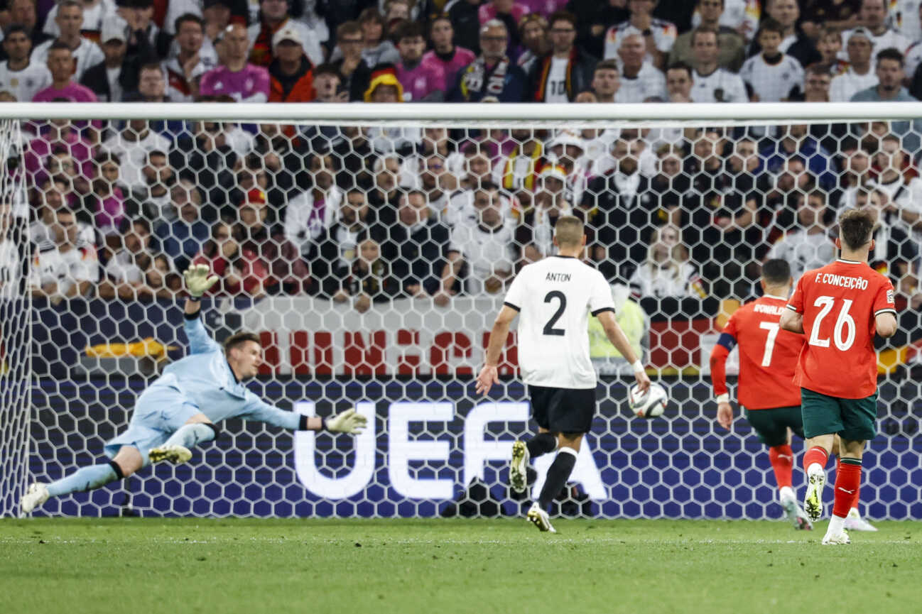 Fussball, UEFA Nations League, Halbfinale, Deutschland – Portugal v.l. im Bild: Cristiano Ronaldo Portugal trifft zum 1:2, Tor, 04.06.2025, Fussball, UEFA Nations League, Halbfinale, Deutschland - Portugal, GER, Muenchen, Munich Football Arena. *** f l in picture Cristiano Ronaldo Portugal scores 1 2, goal, 04 06 2025, football, UEFA Nations League, semi-final, Germany Portugal, GER, Munich, Munich Football Arena Copyright: HMBxMedia/xHeikoxBecker