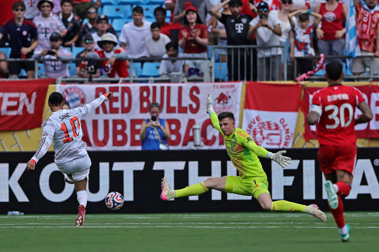 2025 FIFA Club World Cup Benfica v FC Bayern Munich Jun 24th 24th June 2025: Charlotte, NC, USA: Goalkeeper, Anatoliy Trubin of SL Benfica saves s shot on goal from Leroy Sane of FC Bayern Munich, during the match between SL Benfica and FC Bayern Munich, for the 3st round of group C for the FIFA Club World Cup 2025, at Bank of America Stadium PUBLICATIONxNOTxINxUK ActionPlus12805333 HeulerxAndrey