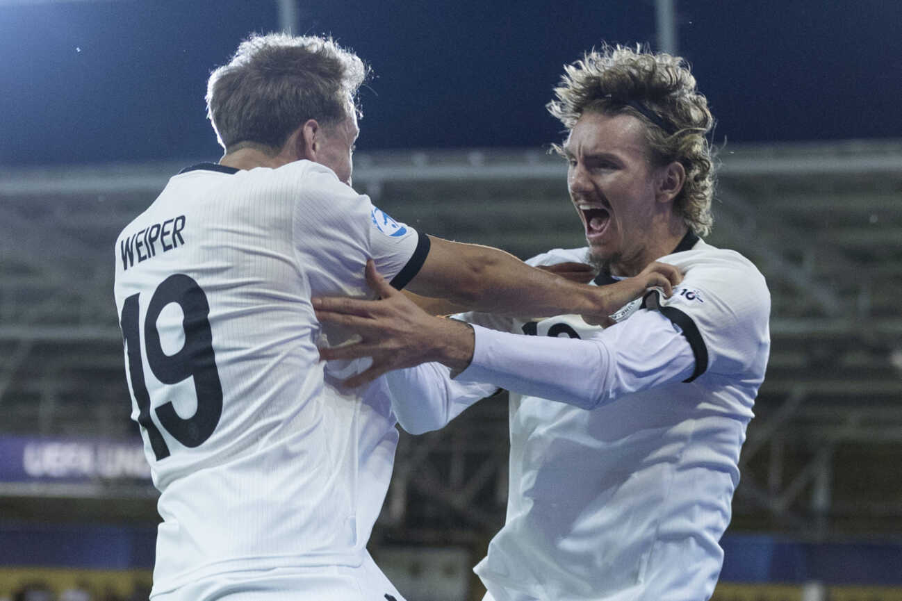 UEFA U21-Europameisterschaft, Halbfinale: Deutschland – Frankreich; 25.06.2025 UEFA U21, U 21 Europameisterschaft, Halbfinale: Deutschland - Frankreich 25.06.2025 Nick Woltemade Deutschland, 10 jubelt nach seinem Tor mit Nelson Weiper Deutschland, 19 bei der UEFA U21-Europameisterschaft im Halbfinalspiel Deutschland - Frankreich, am 25.06.2025, Kosice Football Arena, Kosice, Slowakei *** UEFA European Under-21 Championship, semi-final Germany France 25 06 2025 Nick Woltemade Germany, 10 cheers after his goal with Nelson Weiper Germany, 19 during the UEFA European Under-21 Championship semi-final match Germany France, on 25 06 2025, Kosice Football Arena, Kosice, Slovakia Copyright: xBEAUTIFULxSPORTS/Meuselx