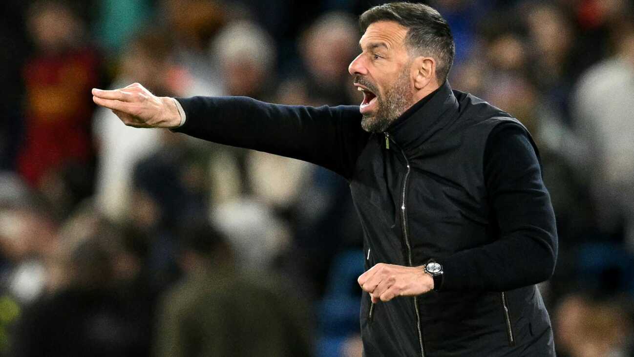 Nach Abstieg: Coach van Nistelrooy verlässt Leicester