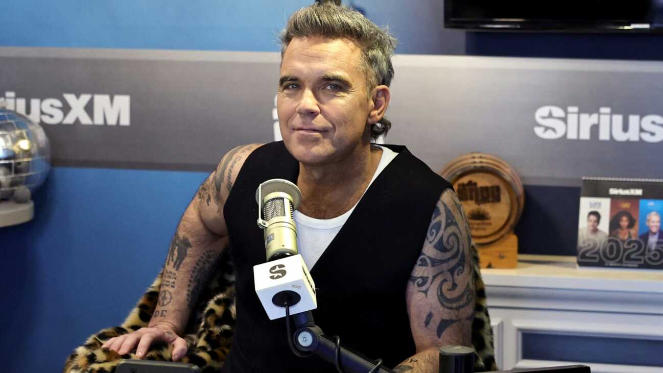 Robbie Williams singt neue FIFA-Hymne "Desire"