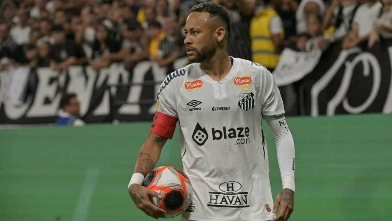 Gelb-Rot zum Abschluss? Neymars Zukunft bei Santos offen