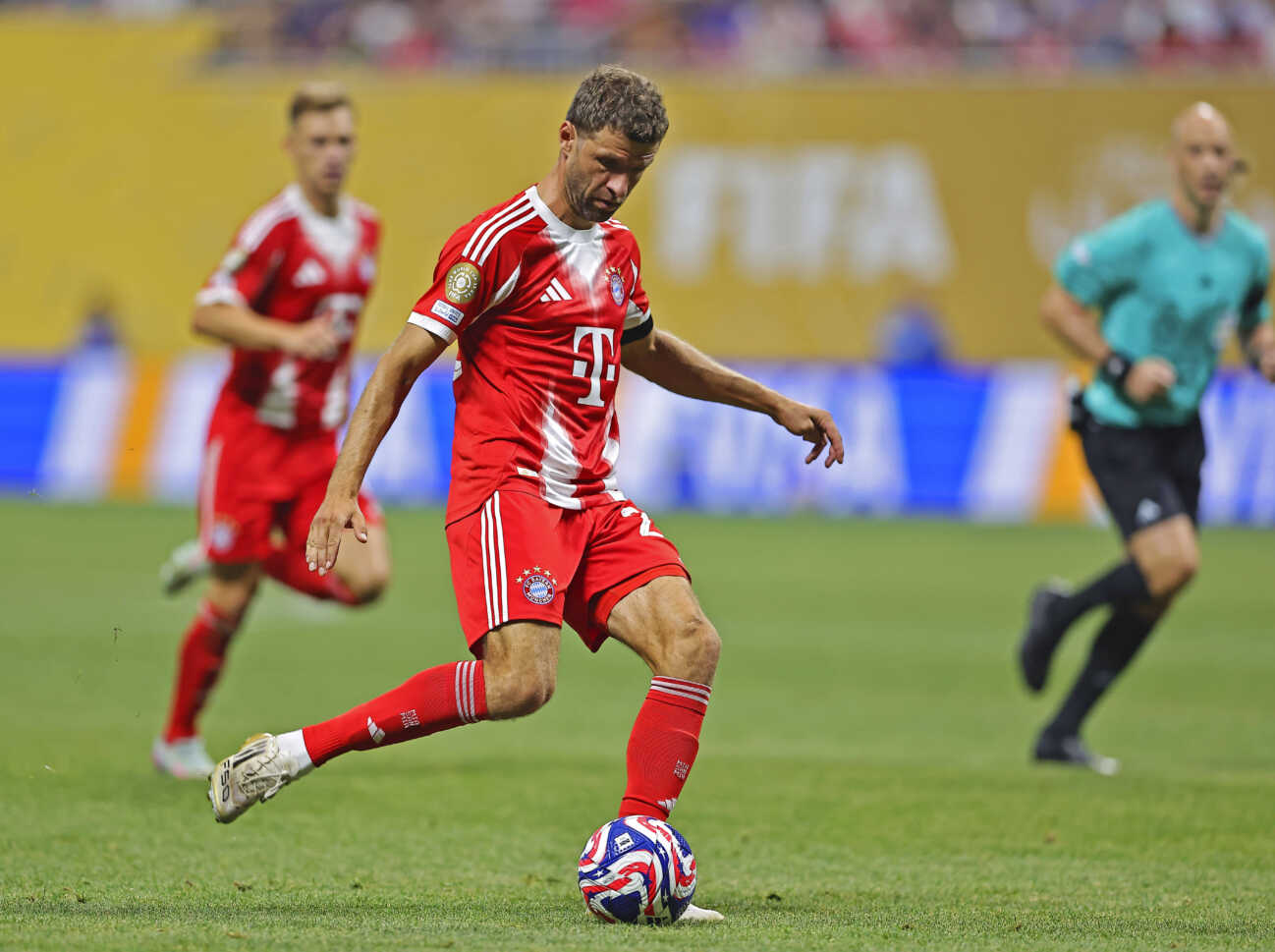 05.07.2025, FIFA Club World Cup 2025, Viertelfinale, Paris St. Germain - FC Bayern München, im Mercedes-Benz Stadium (Atlanta, GA), Thomas Müller (FC Bayern München) am Ball *** 05 07 2025, FIFA Club World Cup 2025, quarter-final, Paris St Germain FC Bayern Munich, at Mercedes Benz Stadium Atlanta, GA , Thomas Müller FC Bayern Munich on the ball