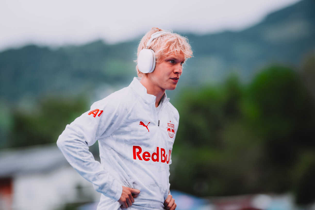 FC Red Bull Salzburg vs. FK Qarabag - Pre-Season Friendly ZELL AM SEE, AUSTRIA - JULY 15: Frans Krätzig of FC Red Bull Salzburg prior the pre-season friendly match between FC Red Bull Salzburg and FK Qarabag on July 15, 2025 in Zell am See, Austria. ( Copyright: xAndreasxSchaadx-xFCxRedxBullxSalzburgx _AS21641