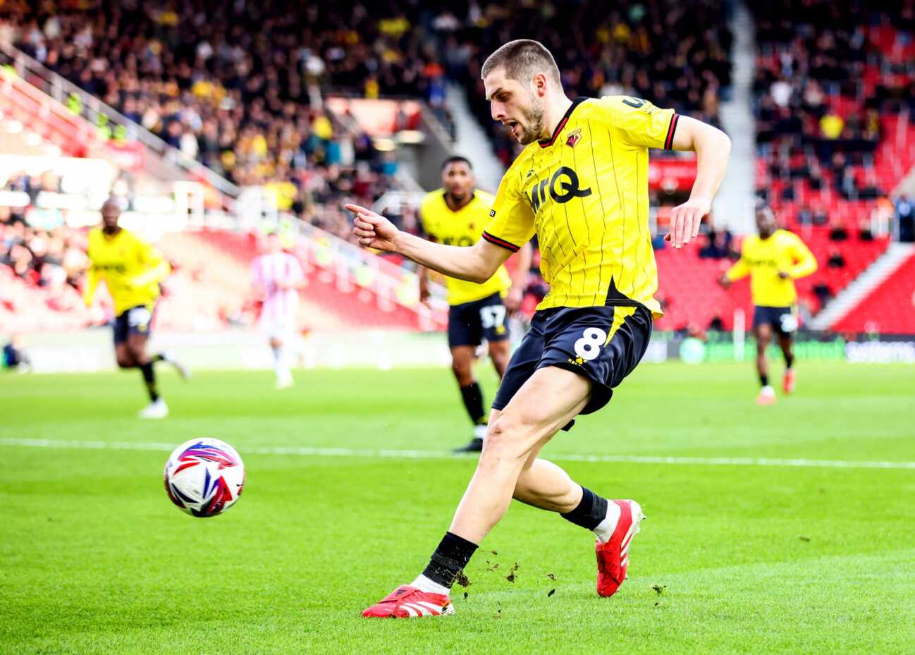 Giorgi Chakvetadze of Watford crosses Stoke City v Watford, EFL Sky Bet Championship, Football, Bet365 Stadium, Stoke-on-Trent, UK - 01 Mar 2025 EDITORIAL USE ONLY No use with unauthorised audio, video, data, fixture lists, club/league logos or live services. Online in-match use limited to 120 images, no video emulation. No use in betting, games or single club/league/player publications. PUBLICATIONxINxGERxSUIxAUTxHUNxGRExMLTxCYPxROUxBULxUAExKSAxONLY Copyright: xMarkxKerton/Shutterstockx 15172867ba