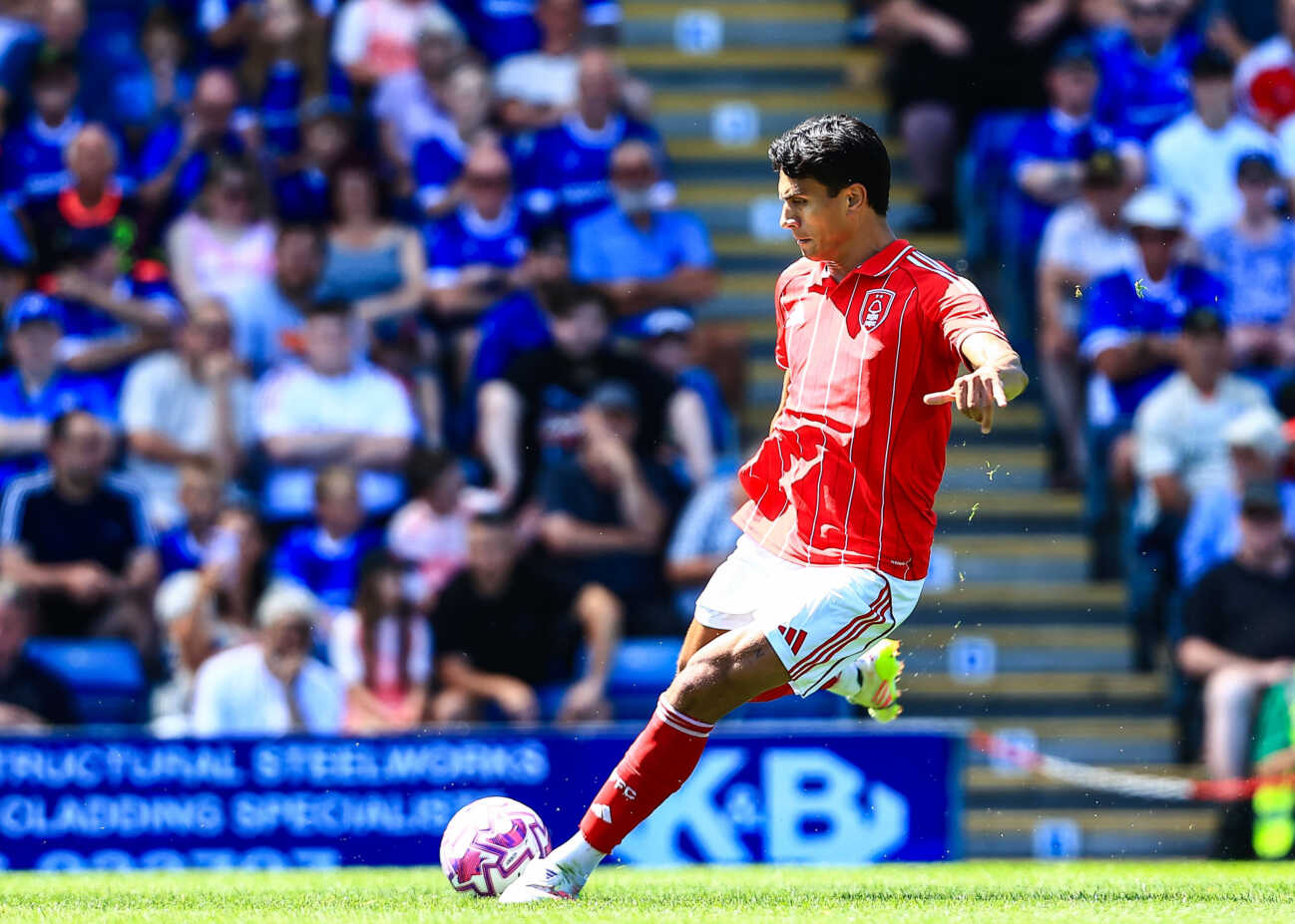 Pre-season friendly Chesterfield v Nottingham Forest Marco Stamenic of Nottingham Forest on the ball during the Pre-season friendly match Chesterfield vs Nottingham Forest at SMH Group Stadiumact Stadium, Chesterfield, United Kingdom, 12th July 2025 Photo by Richard Bierton/News Images Chesterfield SMH Group Stadiumact Stadium Derbyshire United Kingdom Copyright: xRichardxBierton/NewsxImagesx