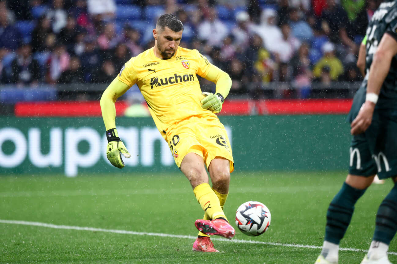 Olympique Lyonnais v RC Lens - Ligue 1 MCDonald s 2024 2025 30 Mathew RYAN (rcl) during the Ligue 1 MCDonald s match between Lyon and Lens at Groupama Stadium on May 4, 2025 in Lyon, France. Lyon France PUBLICATIONxINxGERxAUTxSUIxONLY Copyright: xFEPx 776316585