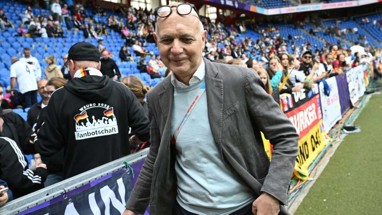 "Nicht euphorisiert": DFB-Chef tritt auf die Bremse
