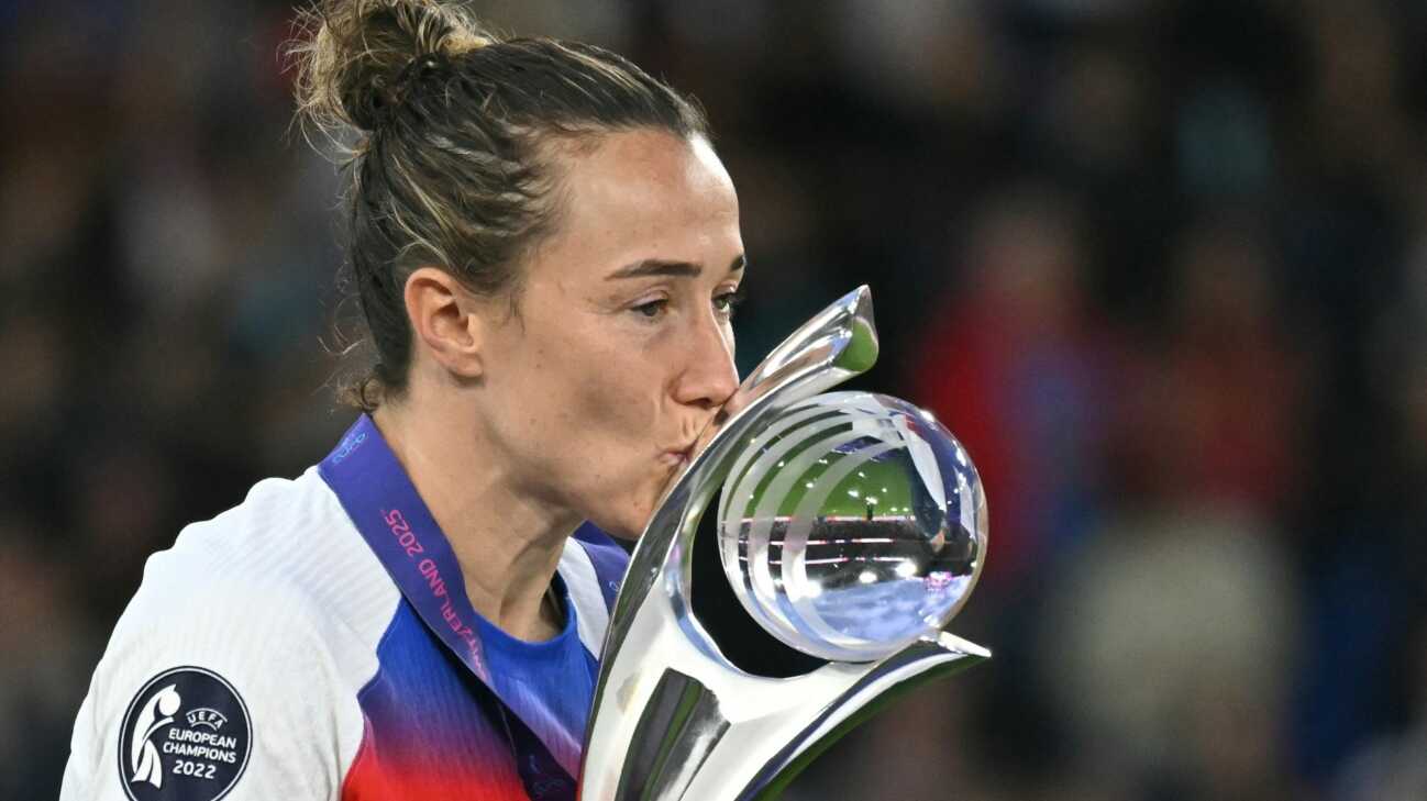 "Kein Mensch": Bronze spielte mit gebrochenem Schienbein