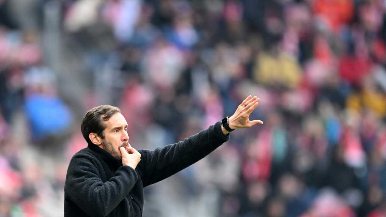 Freiburg verlängert vorzeitig mit Trainer Schuster Freiburg verlängert vorzeitig mit Trainer Schuster
