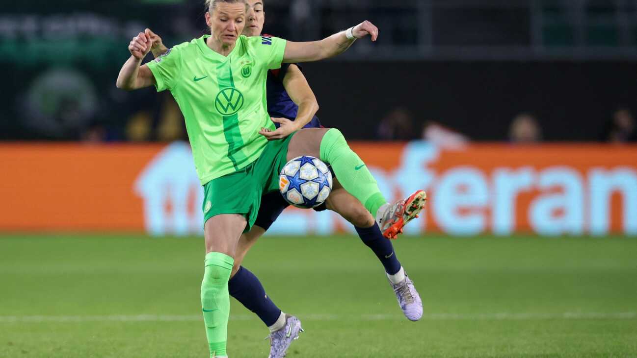 Popp unterstützt DFB-Frauen im Stadion
