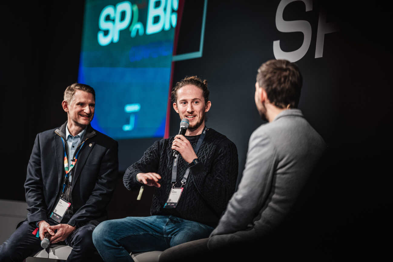 SPOBIS Conference 2024 01.02.2024 v.l. Hans Ulrich Hess (Senior Director Sales Hospitality, UEFA EURO 2024) Kyle Mattison aka ˜The Padded Seat™ (Stadionvlogger & Hospitality-Influencer) Hamburg CCH Congress Center Hamburg Hamburg Deutschland *** SPOBIS Conference 2024 01 02 2024 f l Hans Ulrich Hess Senior Director Sales Hospitality, UEFA EURO 2024 Kyle Mattison aka ˜The Padded Seat™ Stadium Vlogger Hospitality Influencer Hamburg CCH Congress Center Hamburg Hamburg Germany