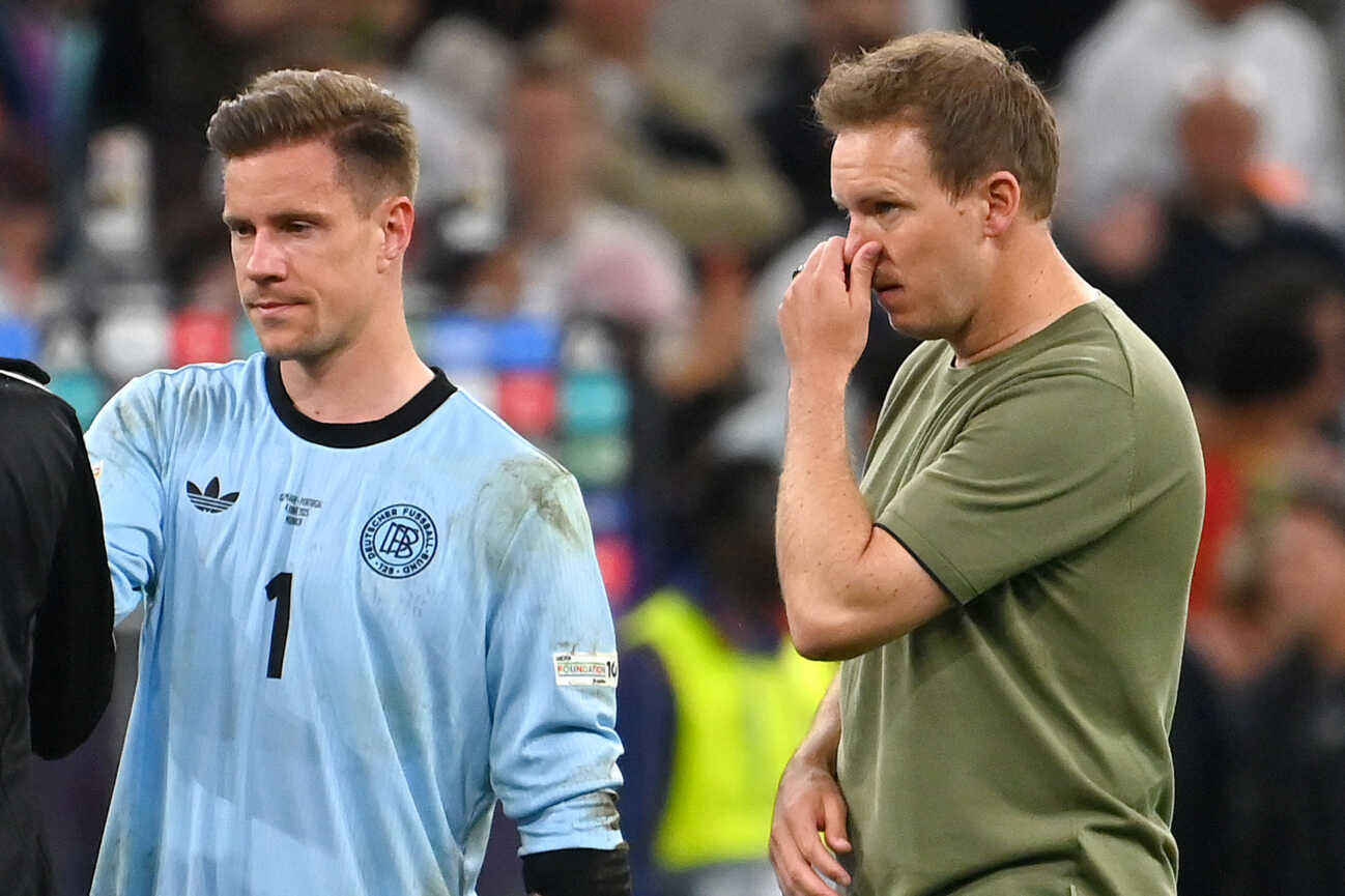 v.re:Bundestrainer Julian NAGELSMANN (GER), Torwart Marc Andre TER STEGEN (GER) nach Spielende, Enttaeuschung,Frust,enttaeuscht, frustriert,niedergeschlagen, Fussball Nations League Final Four Halbfinale Deutschland (GER) - Portugal (POR) 1-2 am 04.06.2025 , Fussball Arena Muenchen. *** f r national coach Julian NAGELSMANN GER , goalkeeper Marc Andre TER STEGEN GER after the end of the match, disappointment,frustration,disappointed,frustrated,dejected, Soccer Nations League Final Four Semifinal Germany GER Portugal POR 1 2 on 04 06 2025 , Soccer Arena Munich