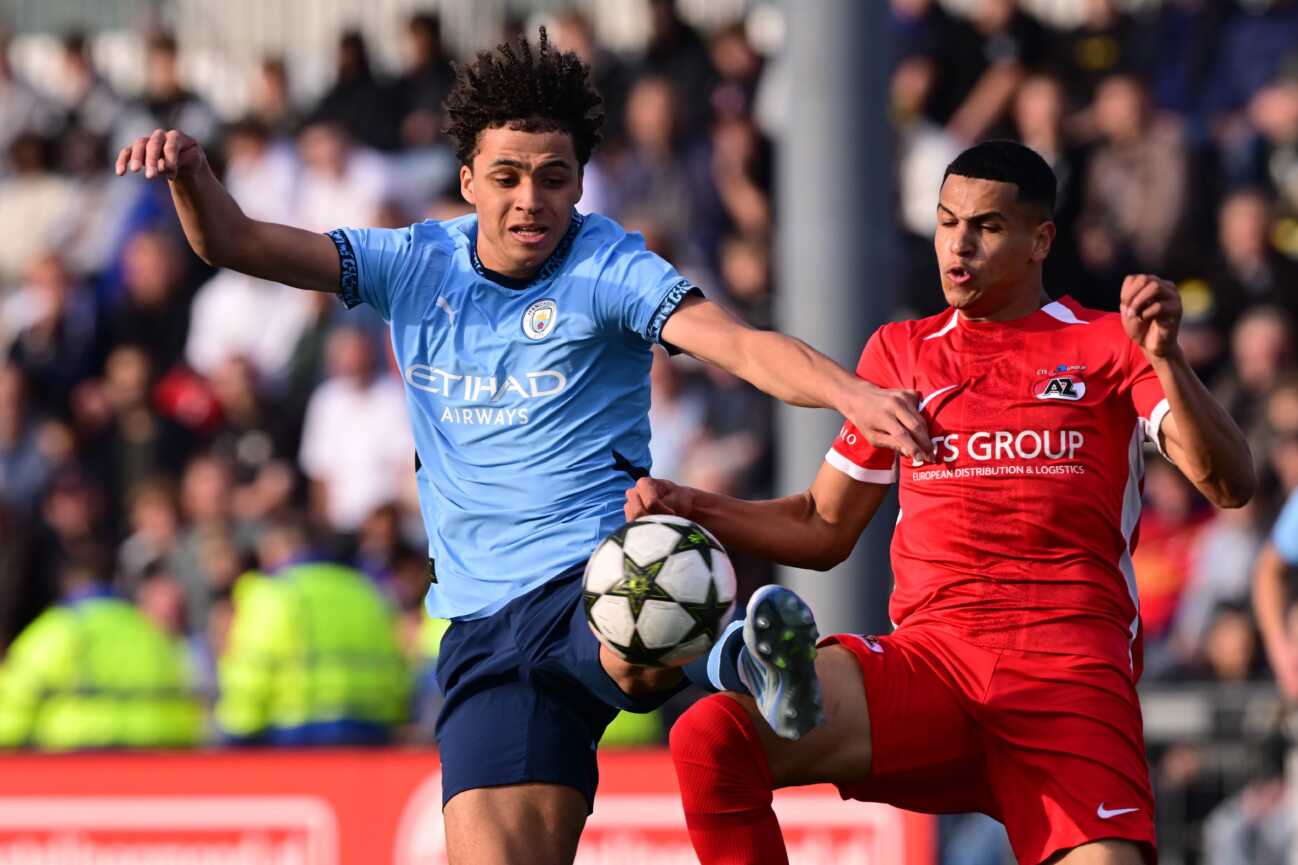 WIJDEWORMER - (l-r) Max Alleyne of Manchester City FC O19, Wassim Bouziane of AZ O19 during the UEFA Youth League match between AZ Alkmaar O19 and Manchester City O19 at the AZ training complex on April 2, 2025 in Wijdewormer, Netherlands. ANP Hollandse Hoogte UEFA Youth League 2025 xVIxANPxSportx xGerritxvanxKeulenxIVx 523639339 originalFilename: 523639339.jpg