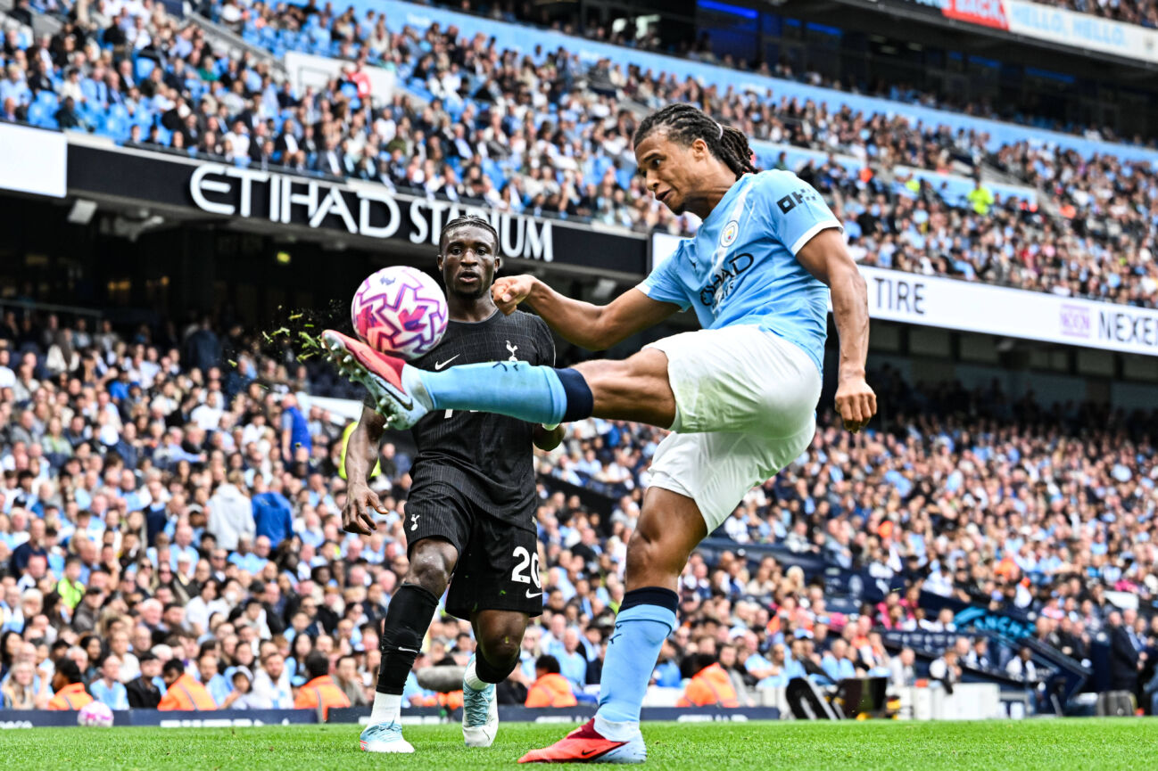 23rd August 2025; Etihad Stadium, Manchester, England; Premier League Football, Manchester City versus Tottenham Hotspur; Nathan Ake of Manchester City clears the ball upfield past Mohammed Kudus of Tottenham Hotspur PUBLICATIONxNOTxINxUK GodfreyxPitt